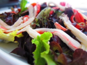 Ensalada verde con surimi a la plancha